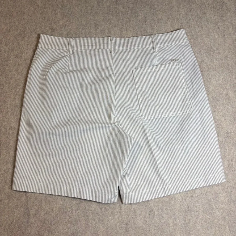 IZOD Shorts Mns 34 Grey Cotton Seersucker Stripe Stretch Flat Front Coastal Prep